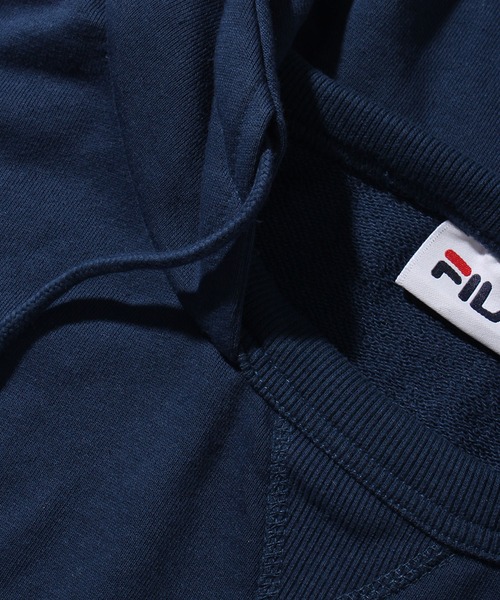 FILA(フィラ)の「【FILA/フィラ】カレッジロゴワッペン ビッグシルエット プルオーバーパーカー(パーカー・メンズ・バーガンディー/コバルトブルー/ダークカーキ・L/M/LL)」の11枚目の写真