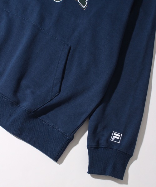 FILA(フィラ)の「【FILA/フィラ】カレッジロゴワッペン ビッグシルエット プルオーバーパーカー(パーカー・メンズ・バーガンディー/コバルトブルー/ダークカーキ・L/M/LL)」の13枚目の写真