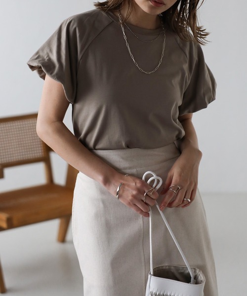 Bonjour Sagan(ボンジュールサガン)の「バルーンラグランスリーブT(Tシャツ/カットソー・レディース・オフホワイト/グレイッシュベージュ/ブラック・FREE)」の1枚目の写真