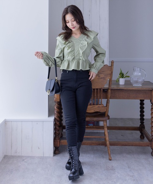 clear（クリア）の「Vネックフリルブラウス≪2024SS≫（シャツ