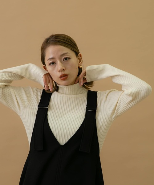 URBAN RESEARCH Sonny Label（アーバンリサーチサニーレーベル）の「Vネックジャンパースカート（ジャンパースカート・レディース・キャメル/ブラック・FREE）」の3枚目の写真