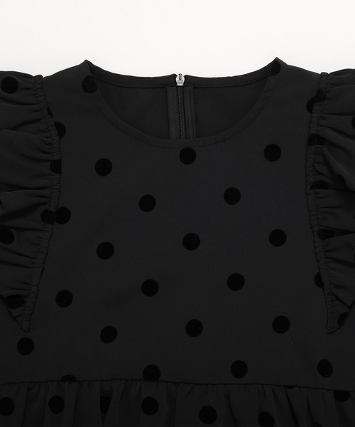 Fit more(フィットモア)の「【ZOZO限定アイテム】フロッキードットエンジェルスリーブティアードトップス(シャツ/ブラウス・レディース・ブラック・FREE)」の9枚目の写真