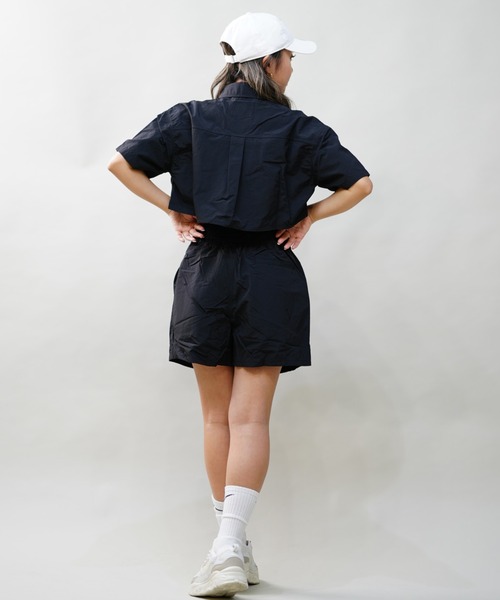 Dickies（ディッキーズ）の「Dickies/ディッキーズ ナイロンショート丈シャツ セットアップ対応 80488500（シャツ/ブラウス・レディース・シルバーグレー/ブラック・M/L）」の8枚目の写真