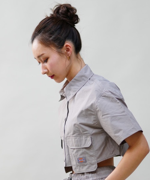 Dickies（ディッキーズ）の「Dickies/ディッキーズ ナイロンショート丈シャツ セットアップ対応 80488500（シャツ/ブラウス・レディース・シルバーグレー/ブラック・M/L）」の13枚目の写真