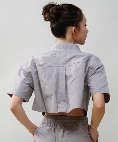 Dickies（ディッキーズ）の「Dickies/ディッキーズ ナイロンショート丈シャツ セットアップ対応 80488500（シャツ/ブラウス・レディース・シルバーグレー/ブラック・M/L）」の14枚目の写真