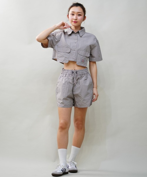 Dickies（ディッキーズ）の「Dickies/ディッキーズ ナイロンショート丈シャツ セットアップ対応 80488500（シャツ/ブラウス・レディース・シルバーグレー/ブラック・M/L）」の16枚目の写真