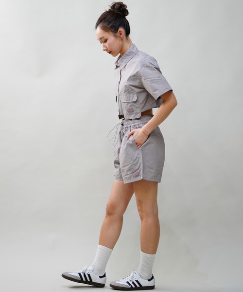 Dickies（ディッキーズ）の「Dickies/ディッキーズ ナイロンショート丈シャツ セットアップ対応 80488500（シャツ/ブラウス・レディース・シルバーグレー/ブラック・M/L）」の17枚目の写真