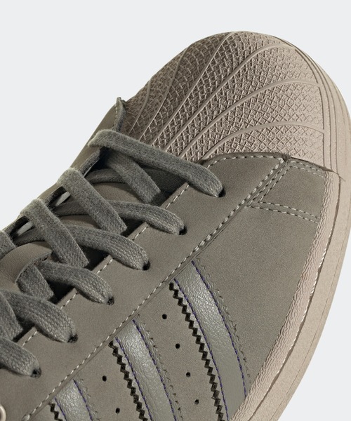 adidas(アディダス)の「adidas/アディダス SUPERSTAR GTX スニーカー(スニーカー・メンズ・ダークベージュ/ブラック・25.5/27/27.5/26/26.5/29/28.5/28)」の3枚目の写真