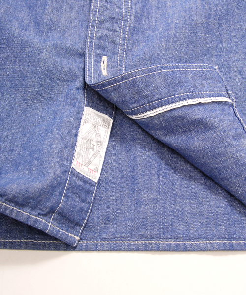 Denime（ドゥニーム）の「SELVEDGE SHAMBLAY SHIRTS/セルヴィッチシャンブレーシャツ（シャツ/ブラウス・メンズ・インディゴブルー・MEDIUM/SMALL/LARGE）」の7枚目の写真