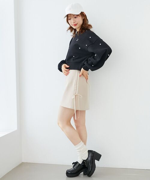 MAJESTIC LEGON(マジェスティックレゴン)の「ラインリボンミニスカート(スカート・レディース・ベージュ/ブラック/ピンク・MEDIUM)」の1枚目の写真