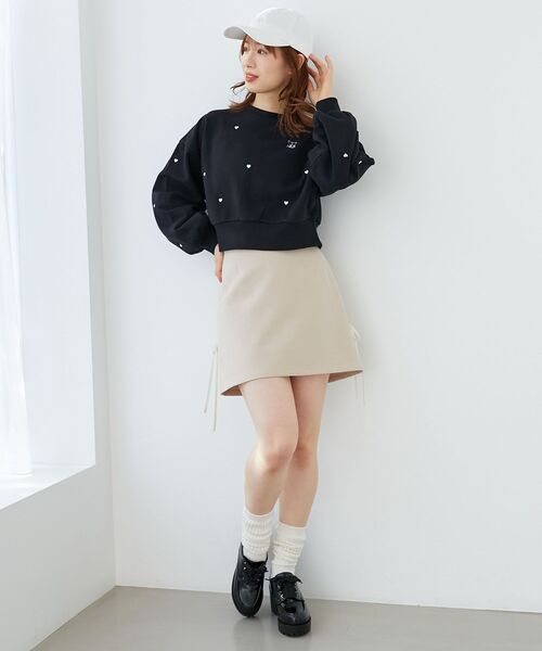 MAJESTIC LEGON(マジェスティックレゴン)の「ラインリボンミニスカート(スカート・レディース・ベージュ/ブラック/ピンク・MEDIUM)」の4枚目の写真
