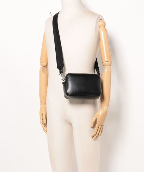 BARELY BLUE（ベアリーブルー）の「【 BARELY BLUE / ベアリーブルー 】 フェイクレザー スクエア ボディバッグ / ショルダーバッグ（ショルダーバッグ・レディース・ホワイト/ブラック・FREE）」の6枚目の写真