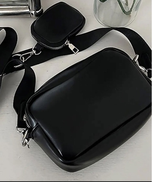 BARELY BLUE（ベアリーブルー）の「【 BARELY BLUE / ベアリーブルー 】 フェイクレザー スクエア ボディバッグ / ショルダーバッグ（ショルダーバッグ・レディース・ホワイト/ブラック・FREE）」の12枚目の写真