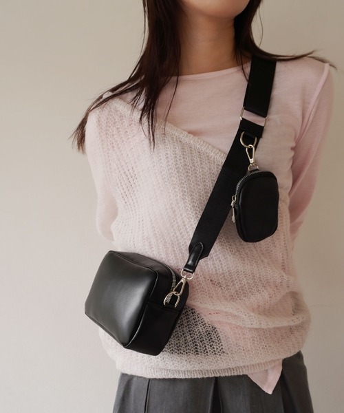 BARELY BLUE（ベアリーブルー）の「【 BARELY BLUE / ベアリーブルー 】 フェイクレザー スクエア ボディバッグ / ショルダーバッグ（ショルダーバッグ・レディース・ホワイト/ブラック・FREE）」の15枚目の写真