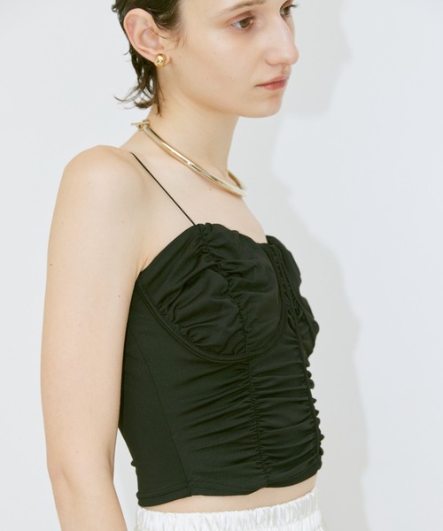 un/neu(アンノイ)の「ギャザーデザインキャミ / シャーリングショート丈キャミ(キャミソール・レディース・グレー/ブラック・FREE)」の5枚目の写真