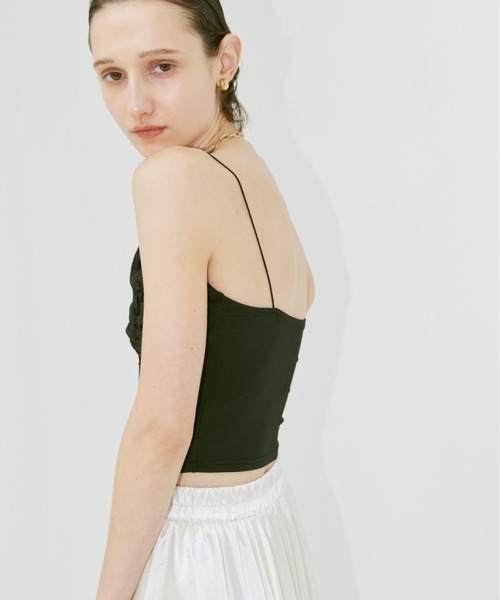 un/neu(アンノイ)の「ギャザーデザインキャミ / シャーリングショート丈キャミ(キャミソール・レディース・グレー/ブラック・FREE)」の6枚目の写真