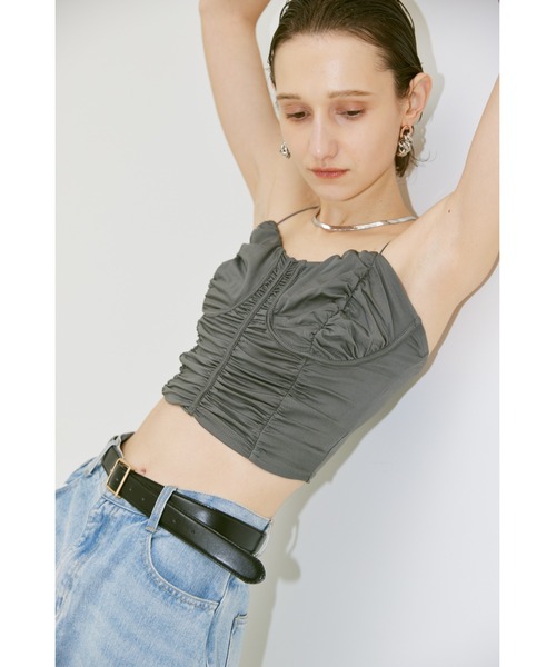 un/neu(アンノイ)の「ギャザーデザインキャミ / シャーリングショート丈キャミ(キャミソール・レディース・グレー/ブラック・FREE)」の14枚目の写真