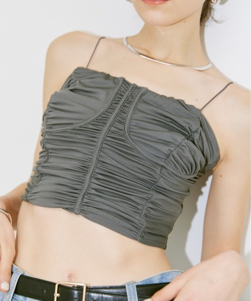 un/neu(アンノイ)の「ギャザーデザインキャミ / シャーリングショート丈キャミ(キャミソール・レディース・グレー/ブラック・FREE)」の12枚目の写真