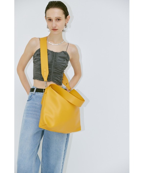 un/neu(アンノイ)の「ギャザーデザインキャミ / シャーリングショート丈キャミ(キャミソール・レディース・グレー/ブラック・FREE)」の17枚目の写真