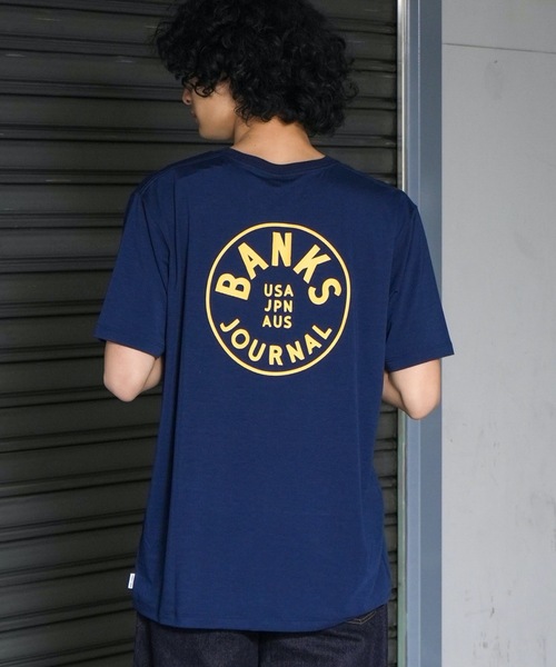 DESIGN TEE/BANKS(バンクス)バックブランドロゴプリントスタンダードフィット半袖カットソー（Tシャツ/カットソー）｜BANKS（バンクス）