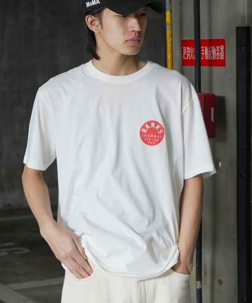 DESIGN TEE/BANKS(バンクス)バックブランドロゴプリントスタンダードフィット半袖カットソー（Tシャツ/カットソー）｜BANKS（バンクス）