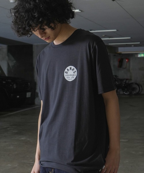 DESIGN TEE/BANKS(バンクス)バックブランドロゴプリントスタンダードフィット半袖カットソー（Tシャツ/カットソー）｜BANKS（バンクス）