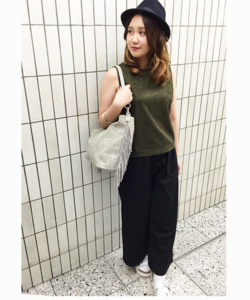 Every very nice claup(エブリィベリーナイスクラップ)の「【Every very nice claup】スエードフリンジショルダーバッグ(ショルダーバッグ・レディース・キャメル/ライトグレー/ブラック・FREE)」の1枚目の写真