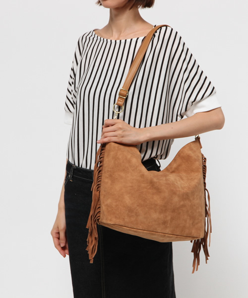 Every very nice claup(エブリィベリーナイスクラップ)の「【Every very nice claup】スエードフリンジショルダーバッグ(ショルダーバッグ・レディース・キャメル/ライトグレー/ブラック・FREE)」の4枚目の写真