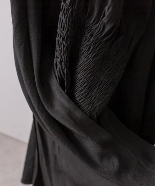 ear PAPILLONNER（イアパピヨネ）の「《羽織としても使える》ギャザーワンピース【SUM1 STYLE】（ワンピース・レディース・ブラック/モカ・FREE）」の20枚目の写真