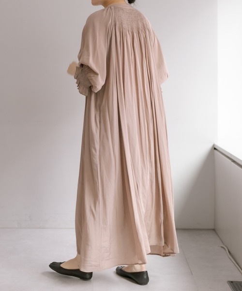 ear PAPILLONNER（イアパピヨネ）の「《羽織としても使える》ギャザーワンピース【SUM1 STYLE】（ワンピース・レディース・ブラック/モカ・FREE）」の10枚目の写真