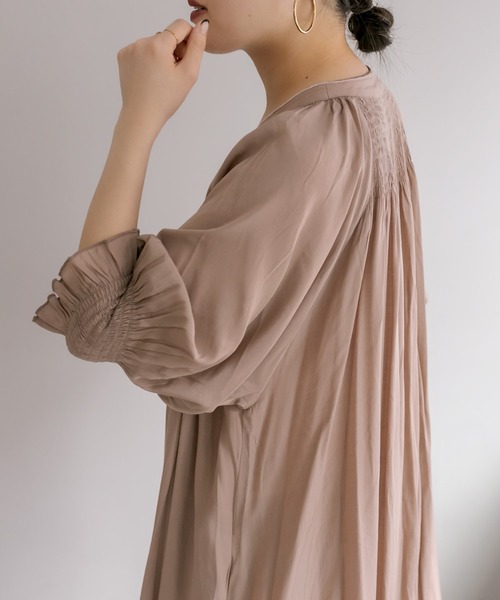 ear PAPILLONNER（イアパピヨネ）の「《羽織としても使える》ギャザーワンピース【SUM1 STYLE】（ワンピース・レディース・ブラック/モカ・FREE）」の13枚目の写真