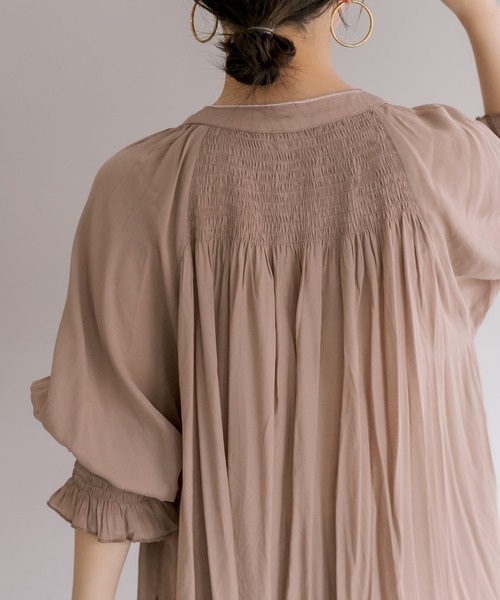 ear PAPILLONNER（イアパピヨネ）の「《羽織としても使える》ギャザーワンピース【SUM1 STYLE】（ワンピース・レディース・ブラック/モカ・FREE）」の4枚目の写真