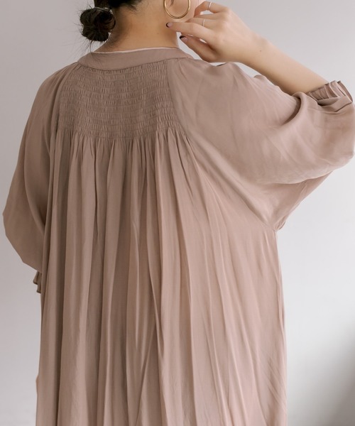 ear PAPILLONNER（イアパピヨネ）の「《羽織としても使える》ギャザーワンピース【SUM1 STYLE】（ワンピース・レディース・ブラック/モカ・FREE）」の5枚目の写真