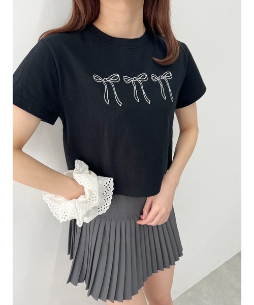 PHILLY(フィリー)の「【PHILLY】リボン刺繍Tシャツ(Tシャツ/カットソー・レディース・ホワイト/ブラック・FREE)」の2枚目の写真