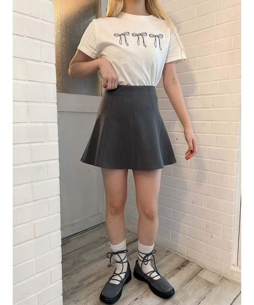PHILLY(フィリー)の「【PHILLY】リボン刺繍Tシャツ(Tシャツ/カットソー・レディース・ホワイト/ブラック・FREE)」の3枚目の写真