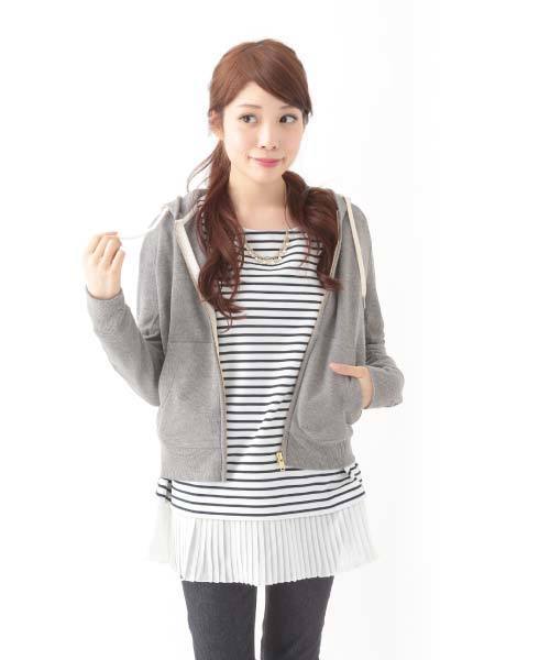 earth music&ecology(アースミュージックアンドエコロジー)の「【パーカーパーカー!】裏毛(パーカー・レディース・ベージュ系その他/杢グレー・MEDIUM/SMALL)」の2枚目の写真