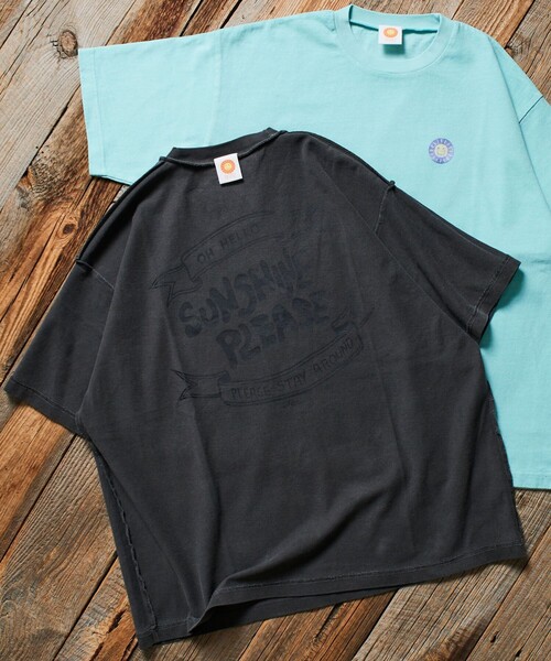 Jonas Claesson（ジョナスクレアッソン）の「JONAS CLAESSON/ジョナスクレアッソン Insideout  Sunshine Please Tee/インサイドアウト サンシャイン プリーズTシャツ/リバーシブル/リラックスフィット（Tシャツ/カットソー・メンズ・チャコールグレー/オフホワイト/ターコイズブルー・MEDIUM/LARGE）」の3枚目の写真