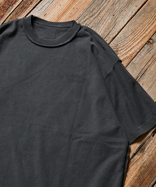 Jonas Claesson（ジョナスクレアッソン）の「JONAS CLAESSON/ジョナスクレアッソン Insideout  Sunshine Please Tee/インサイドアウト サンシャイン プリーズTシャツ/リバーシブル/リラックスフィット（Tシャツ/カットソー・メンズ・チャコールグレー/オフホワイト/ターコイズブルー・MEDIUM/LARGE）」の13枚目の写真