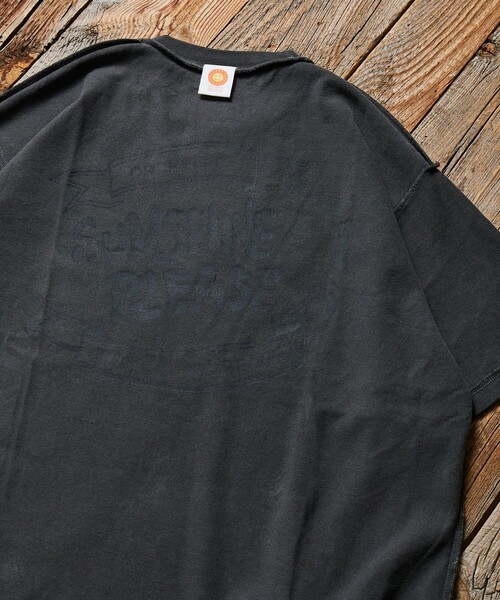 Jonas Claesson（ジョナスクレアッソン）の「JONAS CLAESSON/ジョナスクレアッソン Insideout  Sunshine Please Tee/インサイドアウト サンシャイン プリーズTシャツ/リバーシブル/リラックスフィット（Tシャツ/カットソー・メンズ・チャコールグレー/オフホワイト/ターコイズブルー・MEDIUM/LARGE）」の15枚目の写真