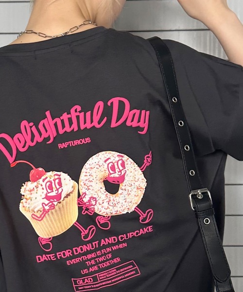 SpRay(スプレイ)の「おやつフォトキャラBIG Tシャツ(Tシャツ/カットソー・レディース・アイボリー/サックスブルー/オフホワイト/イエロー/スミクロ・FREE)」の4枚目の写真