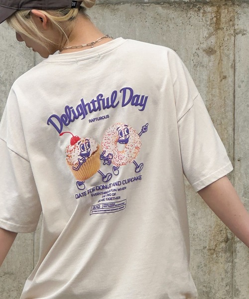 SpRay(スプレイ)の「おやつフォトキャラBIG Tシャツ(Tシャツ/カットソー・レディース・アイボリー/サックスブルー/オフホワイト/イエロー/スミクロ・FREE)」の3枚目の写真