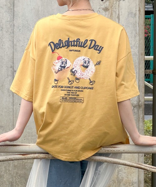 SpRay(スプレイ)の「おやつフォトキャラBIG Tシャツ(Tシャツ/カットソー・レディース・アイボリー/サックスブルー/オフホワイト/イエロー/スミクロ・FREE)」の7枚目の写真