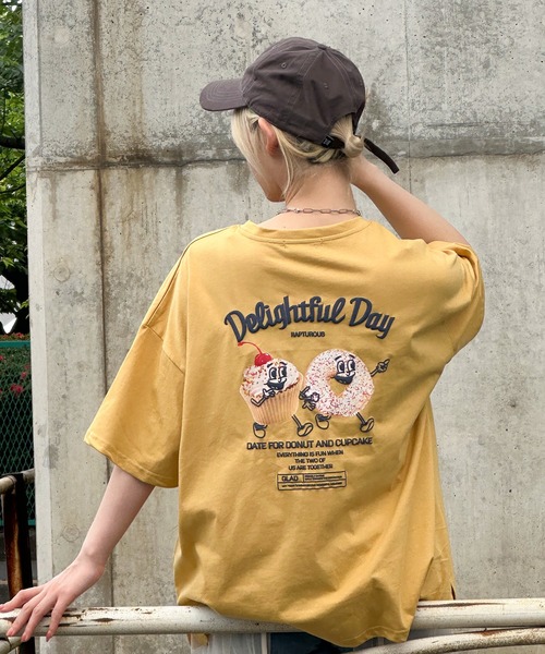 SpRay(スプレイ)の「おやつフォトキャラBIG Tシャツ(Tシャツ/カットソー・レディース・アイボリー/サックスブルー/オフホワイト/イエロー/スミクロ・FREE)」の10枚目の写真
