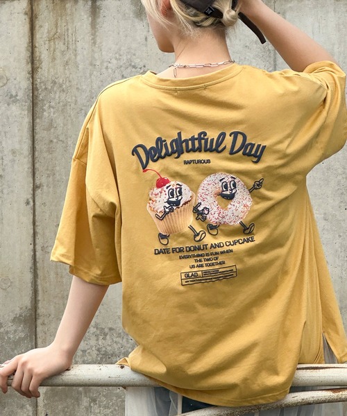 SpRay(スプレイ)の「おやつフォトキャラBIG Tシャツ(Tシャツ/カットソー・レディース・アイボリー/サックスブルー/オフホワイト/イエロー/スミクロ・FREE)」の12枚目の写真