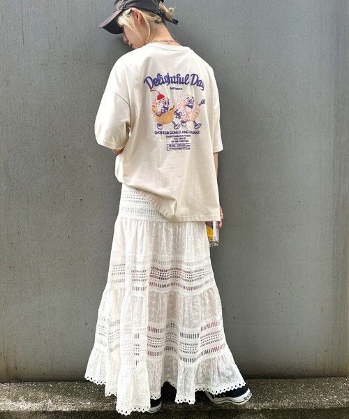 SpRay(スプレイ)の「おやつフォトキャラBIG Tシャツ(Tシャツ/カットソー・レディース・アイボリー/サックスブルー/オフホワイト/イエロー/スミクロ・FREE)」の20枚目の写真