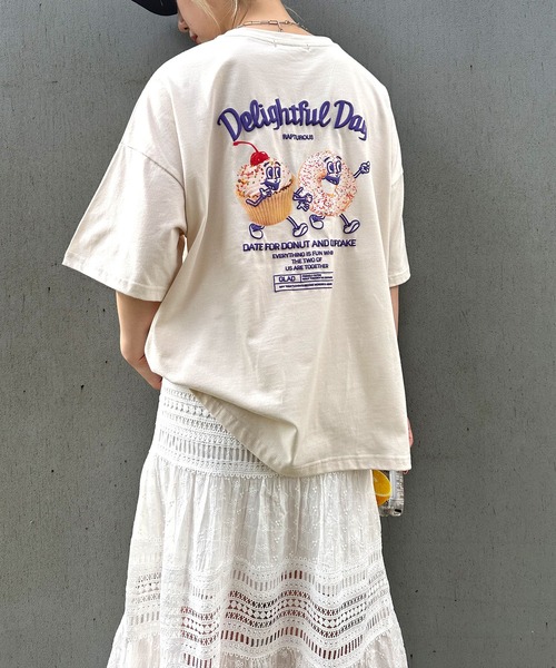 SpRay(スプレイ)の「おやつフォトキャラBIG Tシャツ(Tシャツ/カットソー・レディース・アイボリー/サックスブルー/オフホワイト/イエロー/スミクロ・FREE)」の21枚目の写真