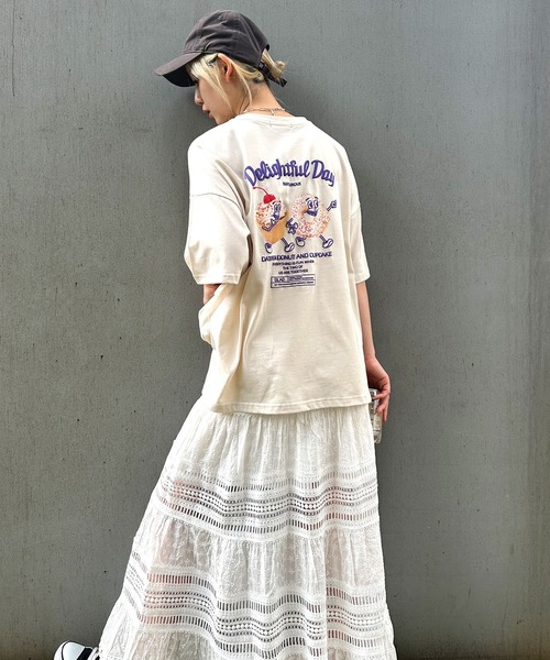 SpRay(スプレイ)の「おやつフォトキャラBIG Tシャツ(Tシャツ/カットソー・レディース・アイボリー/サックスブルー/オフホワイト/イエロー/スミクロ・FREE)」の22枚目の写真
