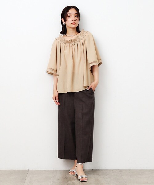 OPAQUE.CLIP（オペークドットクリップ）の「◆2WAYギャザーフレアスリーブブラウス【洗濯機洗い可】（シャツ/ブラウス・レディース・ベージュ/ブラック/ホワイト・40/38/42）」の9枚目の写真