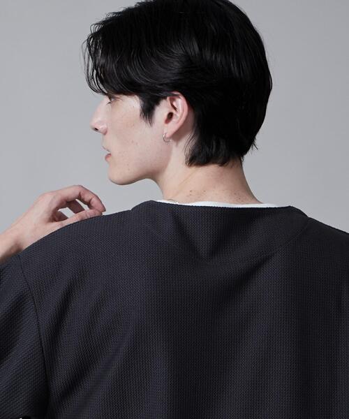LUCY(ルーシー)の「LUCY/フェイクレイヤードキーネックT(Tシャツ/カットソー・メンズ・ベージュ/ダークグレー・LARGE/MEDIUM)」の19枚目の写真