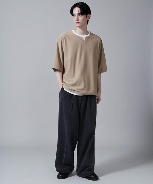 LUCY(ルーシー)の「LUCY/フェイクレイヤードキーネックT(Tシャツ/カットソー・メンズ・ベージュ/ダークグレー・LARGE/MEDIUM)」の16枚目の写真
